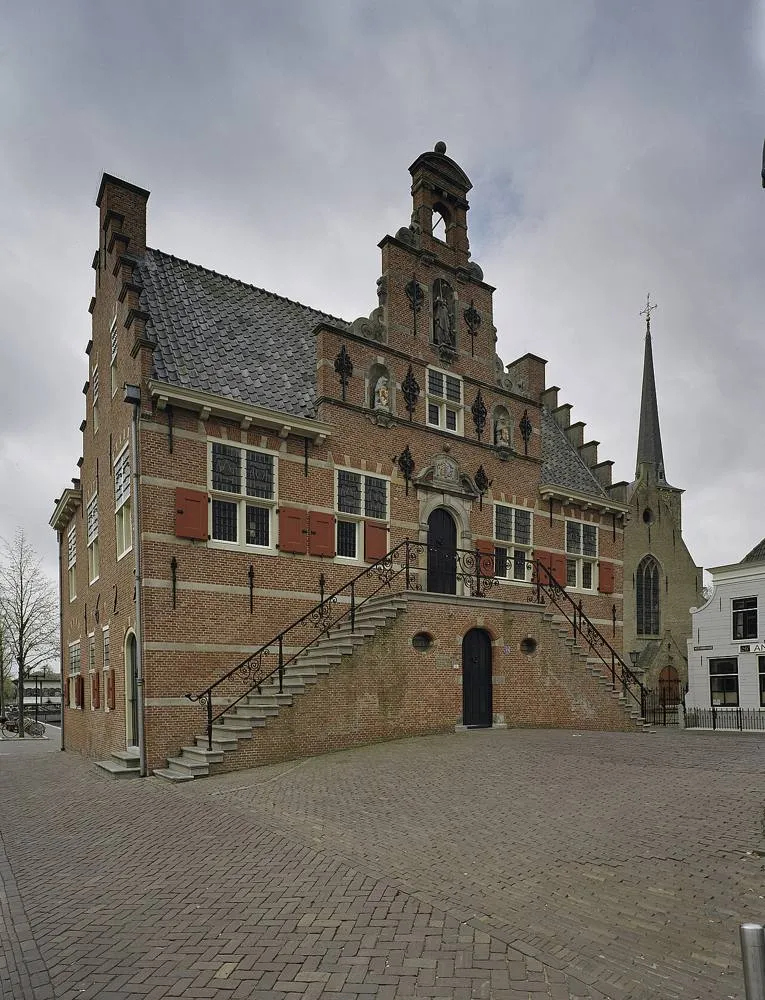 Oud-Beijerland: Overzicht voorgevel, bordes met dubbele trap - Oud-Beijerland - 20377393 - RCE